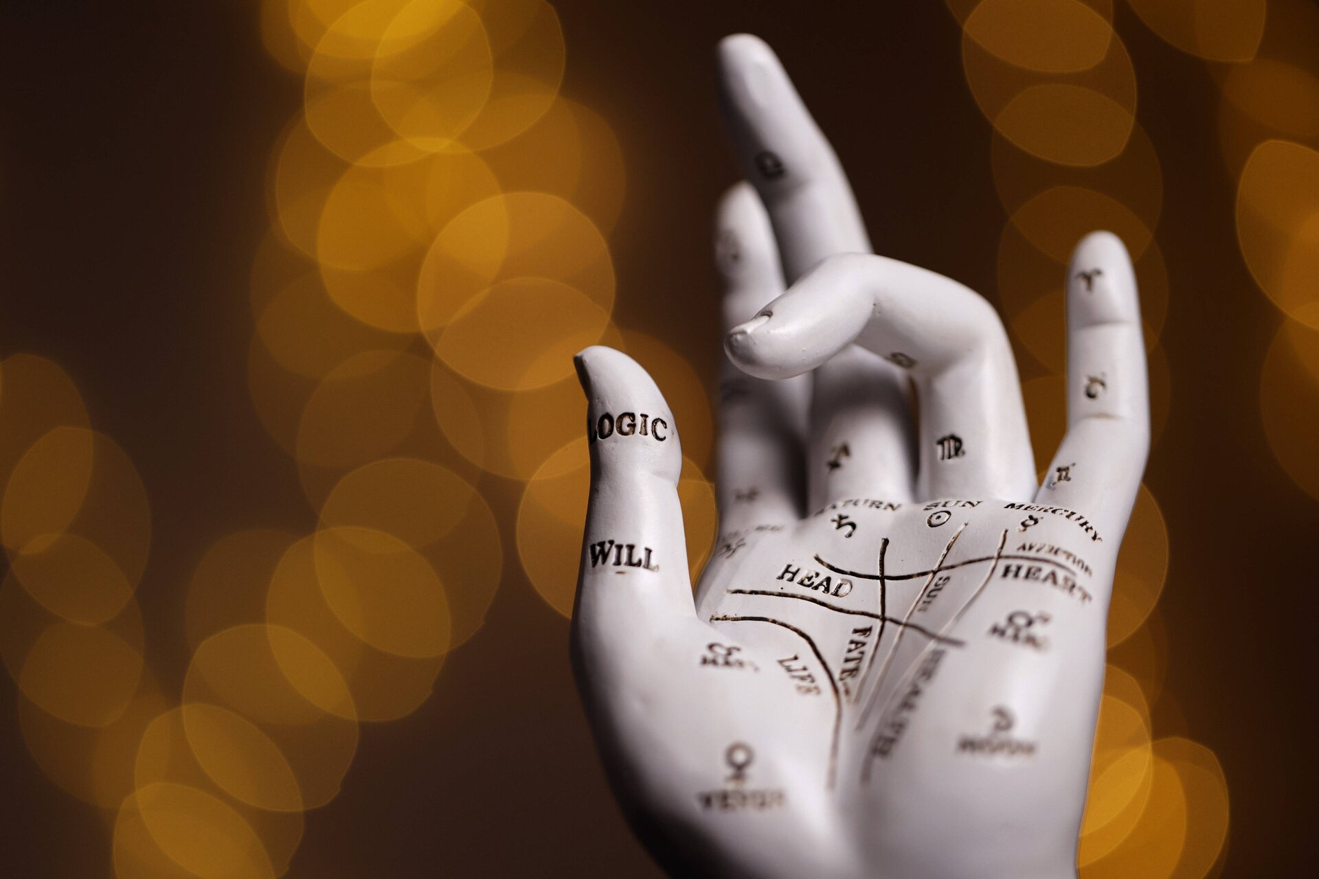 Хиромант Нумеролог в Алматы